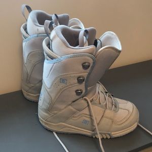 Dc snowboarding women